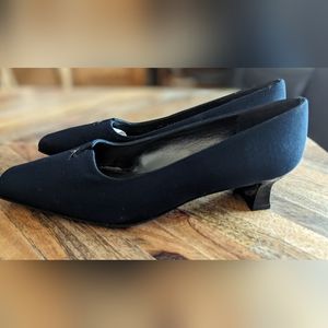 Stuart Weitzman NWOT Vintage Shoes Quiet Luxury Kitten Heels Sz 6.5 leather btms